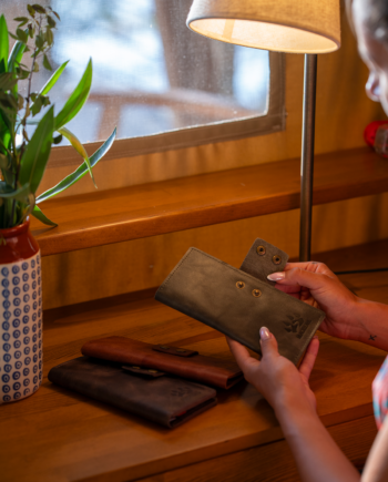 Black Bears Tiena Deri Haki Rengi Dikey Cüzdan