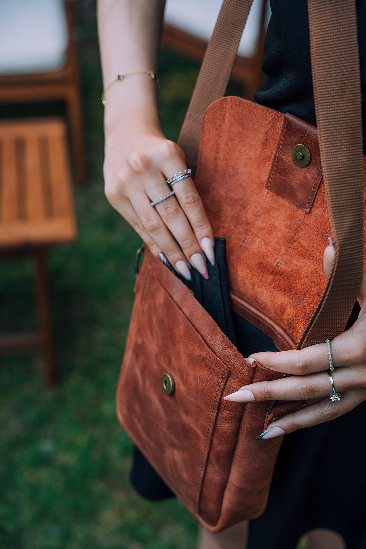Black Bears Tiena Deri Taba Rengi Dikey Çanta
