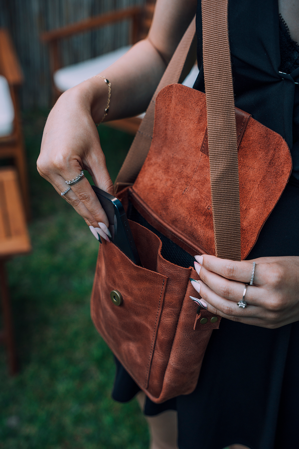 Black Bears Tiena Deri Taba Rengi Dikey Çanta