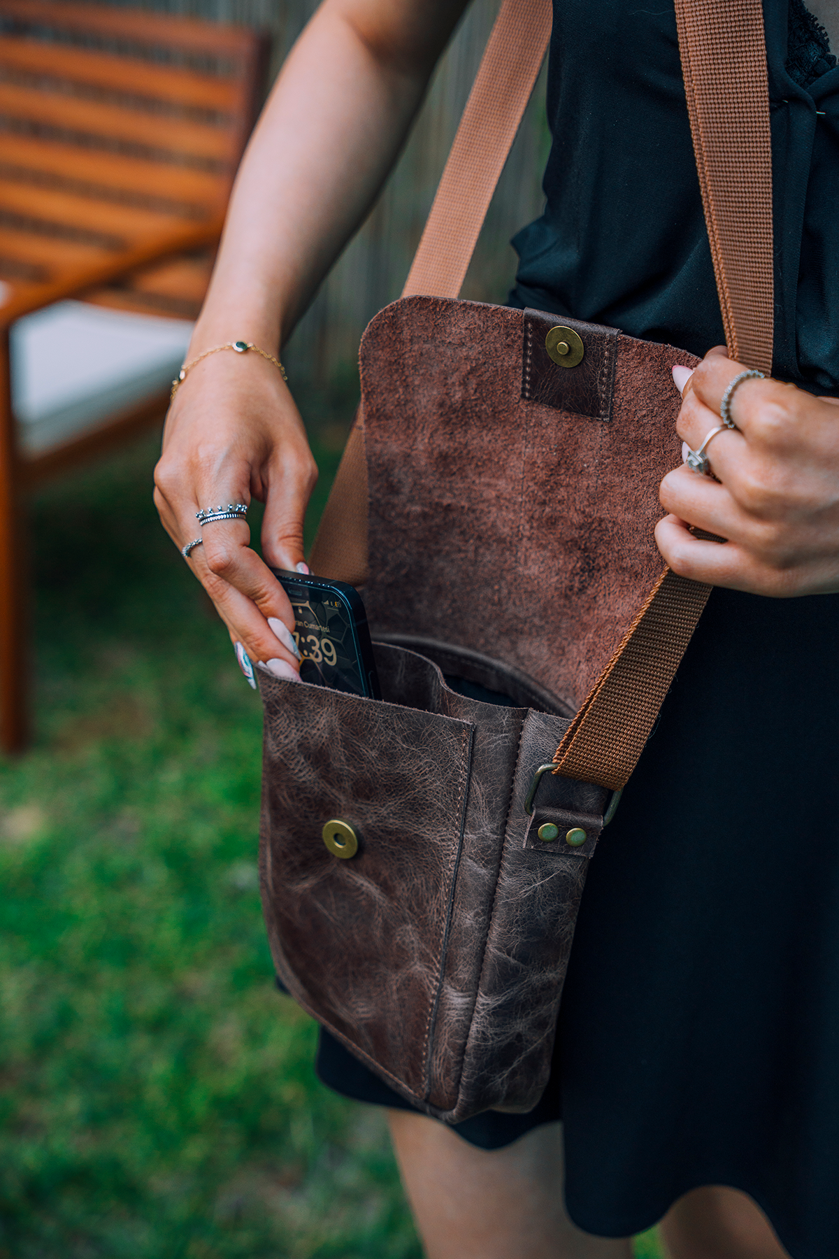 Black Bears Tiena Deri Kahverengi Dikey Çanta