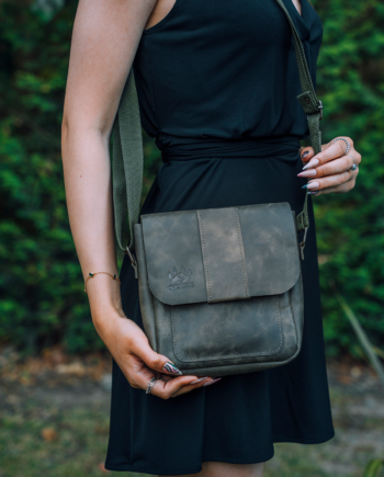 Black Bears Tiena Deri Haki Rengi Dikey Çanta