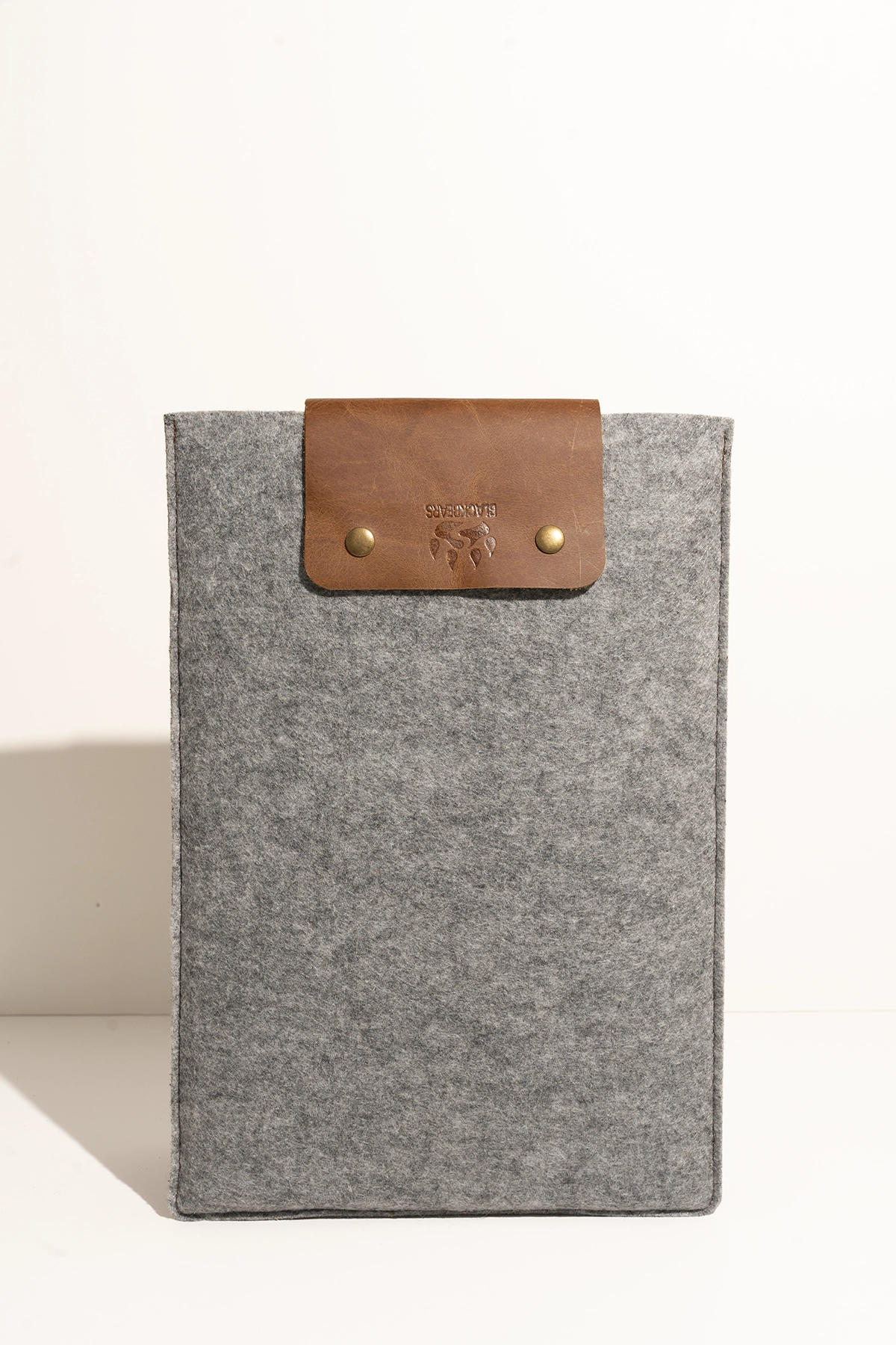 Black Bears Orijinal Tiena Derisi ve Keçe Gri Laptop Kılıfı