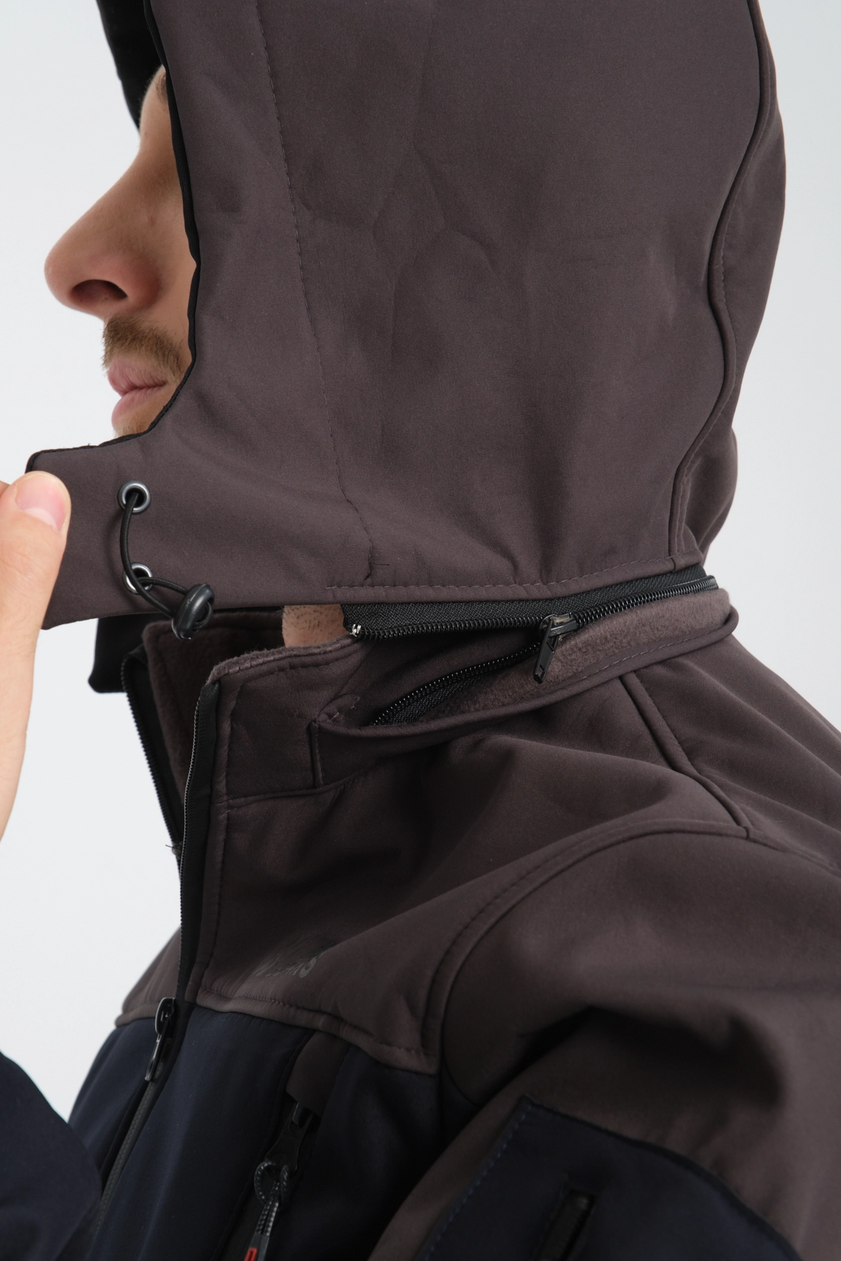 Minimal Baskı Erkek Softshell Mont Siyah