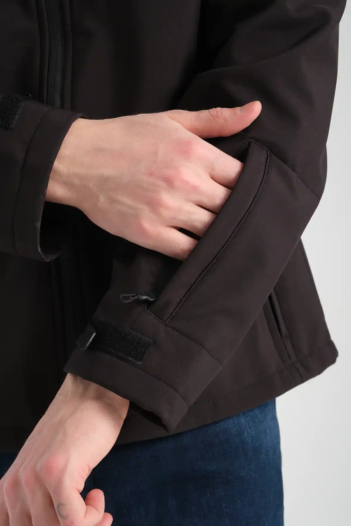 Minimal Baskı Erkek Softshell Mont